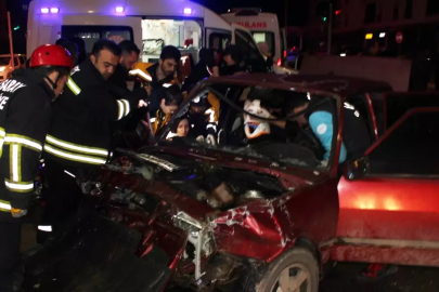 Aksaray'da 'Dur' İhtarına Uymayan 16 Yaşındaki Sürücü Kaza Yaptı: 4 Yaralı