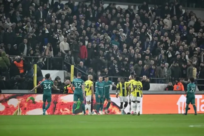 BELÇİKA'DA OLAYLI GECE! ANDERLECHT - FENERBAHÇE MAÇI DURDU